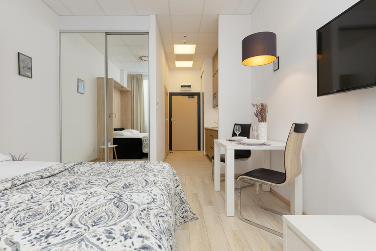 Others 3, Studio Jerozolimskie 216 with Parking by Noclegi Renters, Warsaw