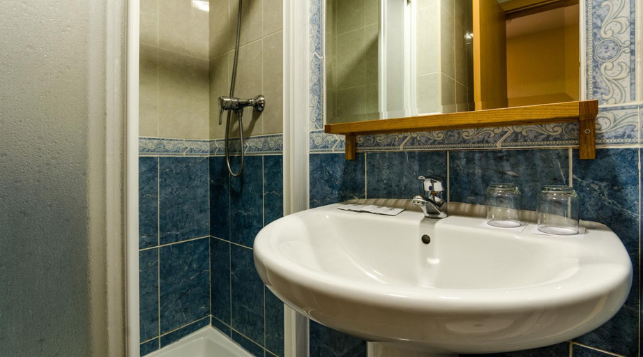 Bathroom 3, Hotel Valdemoro, Madrid