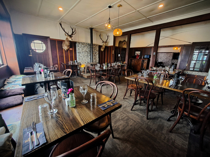 Food & Drinks 5, Hotel Lake Brunner, Grey