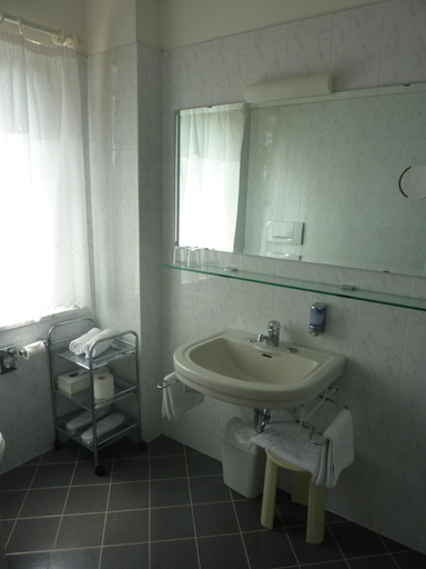 Bathroom 2, Hotel Zima, Bolzano