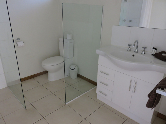 Bathroom 3, Airlie Beach Apartments, Whitsunday