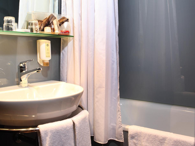 Bathroom 15