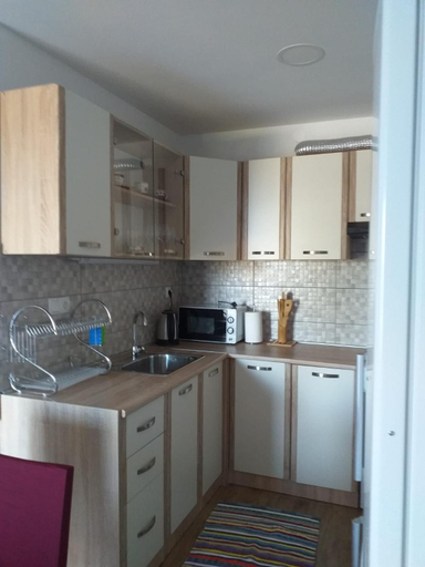 Others 5, Apartmani Petra, Sali