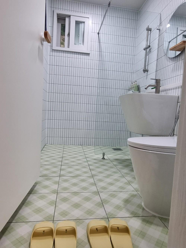 Bathroom 3, Eodi-aeseo Watni Pension, Gyeongju