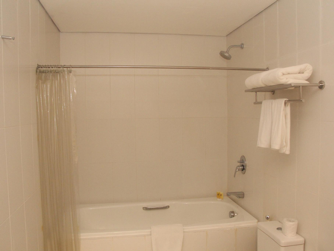 Bathroom 25
