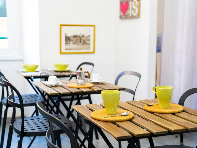 Food & Drinks 5, Salotto Piramide guesthouse, Rome