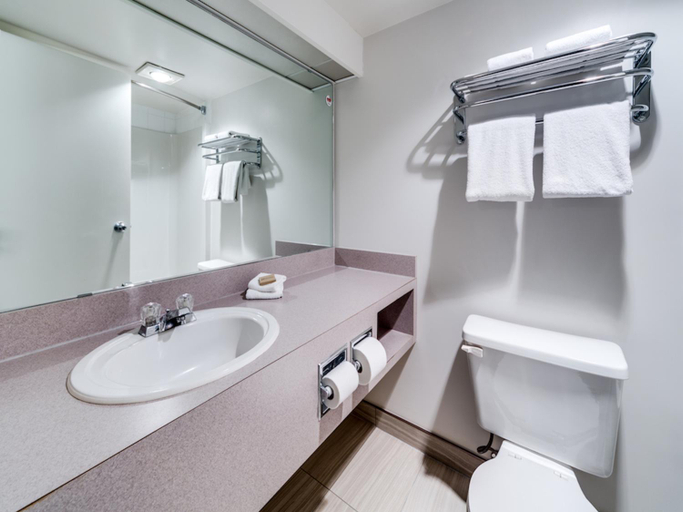 Bathroom 3, Heritage Inn Hotel & Convention Centre - High River, Division No. 6