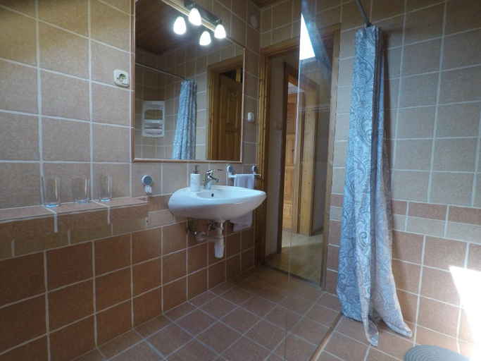 Bathroom 3, Napsutotte Kehida, Zalaszentgrót