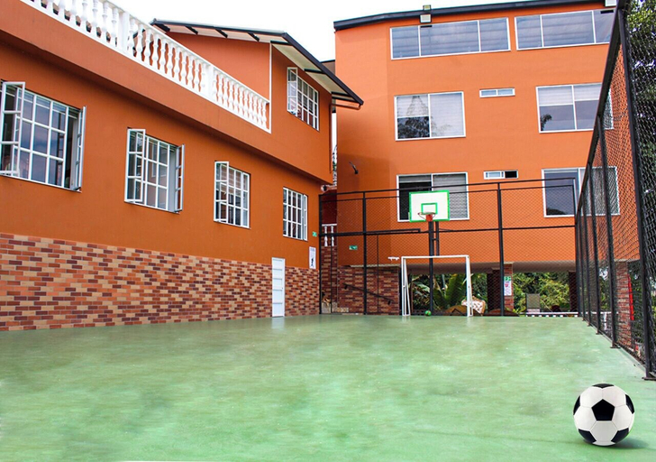 Exterior & Views
