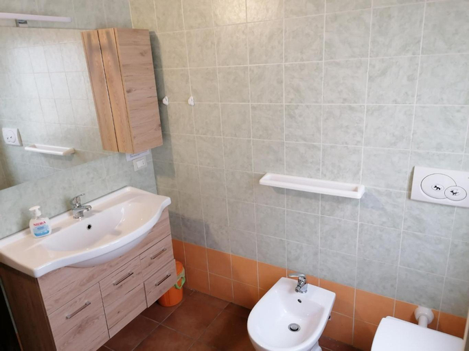 Bathroom 4, Sant'Antonino, Florence