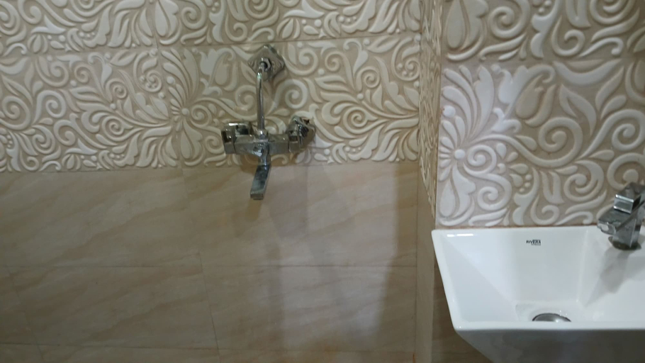 Bathroom 2, Rudraksh Home Stay, Varanasi