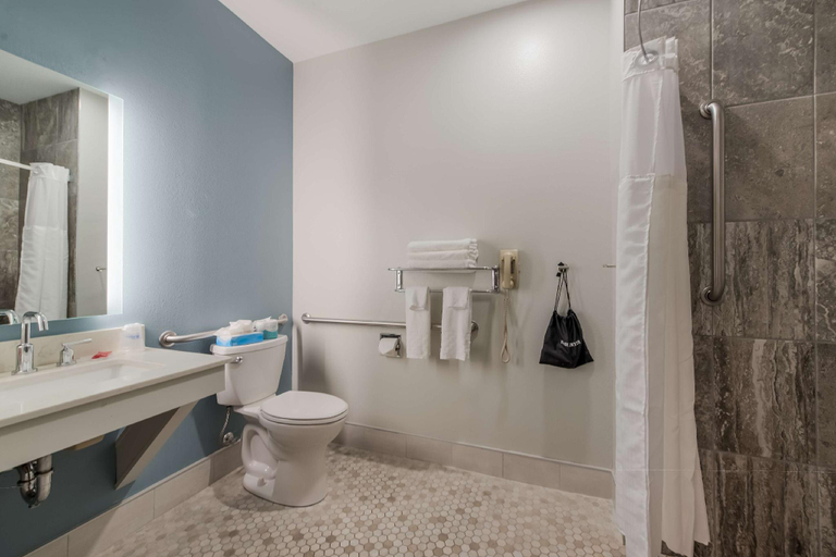 Bathroom 13