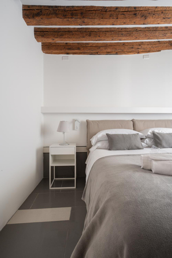 Bedroom 2, Venetian Canal View, Venezia