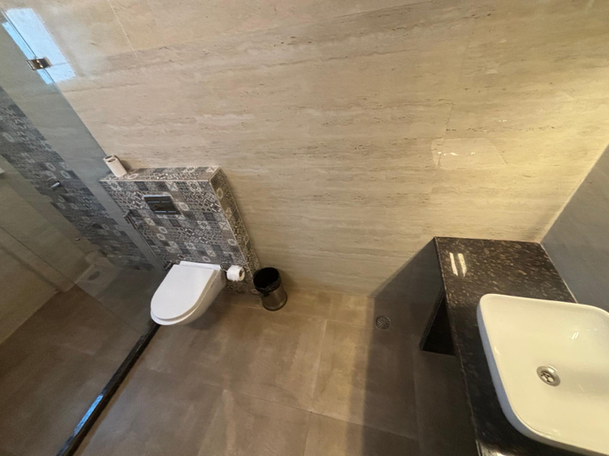 Bathroom 3, Hotel Life Inn, Jaipur