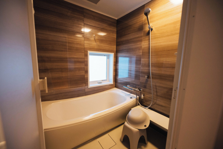 Bathroom 3, Colorit GOTO ISLANDS, Gotō