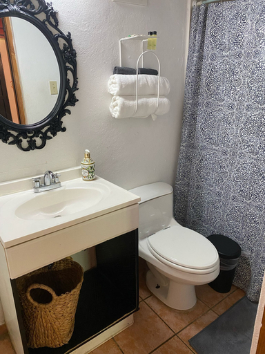 Bathroom 3, Trotamundos
