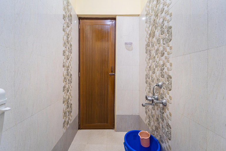 Bathroom 2, Le Mission Stay White Town, Puducherry