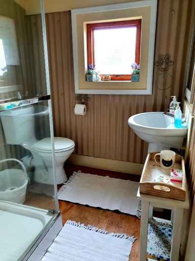Bathroom 2, Kattekwaad Accommodation, Ehlanzeni