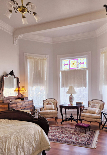 Bedroom 2, The Queen On Main, Yolo