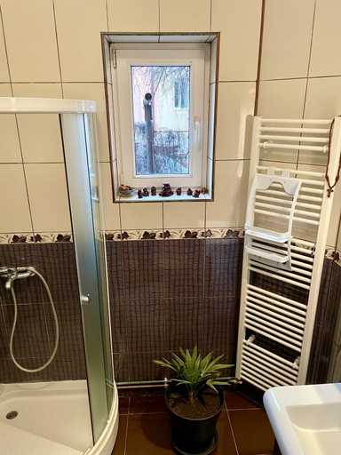 Bathroom 2, Mosaico Alfetta Hostel, Timisoara