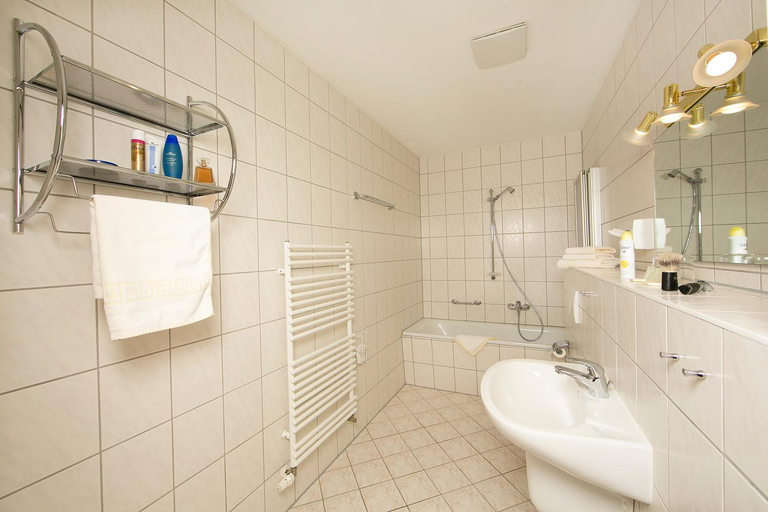 Bathroom 4, Garni Eden Hotels, Vorpommern-Greifswald