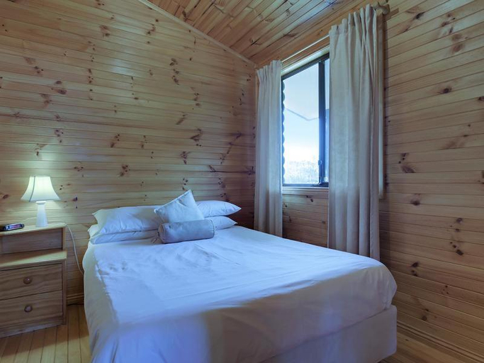 Others 2, Steeles Island Retreat, Sorell