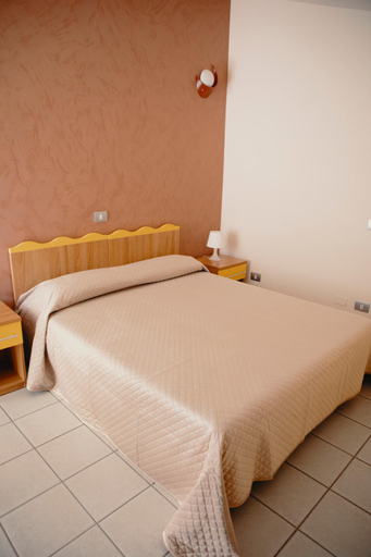 Bedroom 2, Halykos Hotel, Agrigento