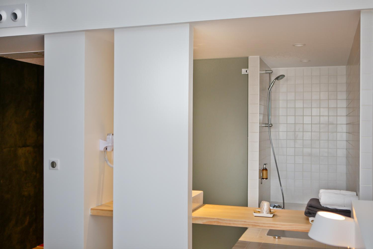 Bathroom 4, Hotel Restaurant Santiago, Pyrénées-Atlantiques