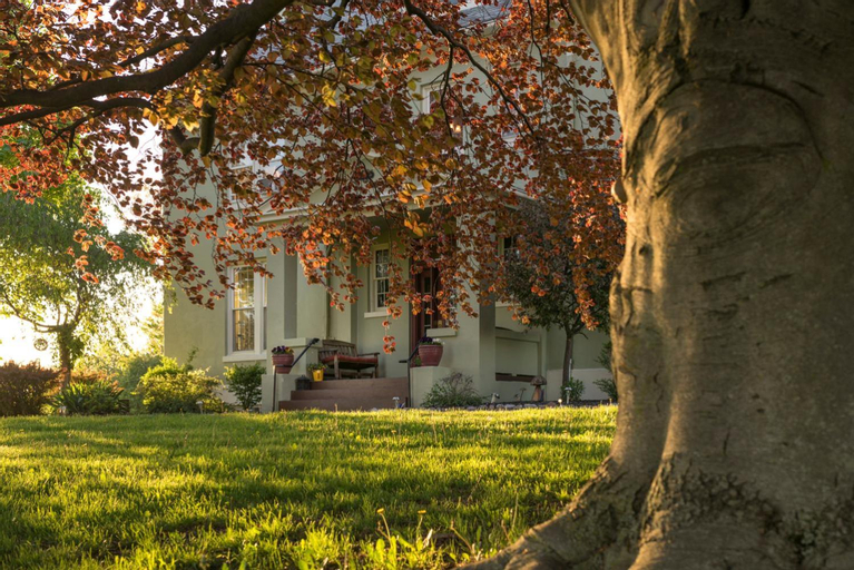 Yale Manor B&B & Yurt Glamping, Seneca