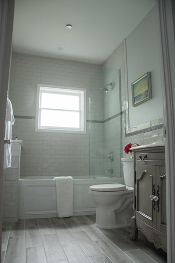 Bathroom 10