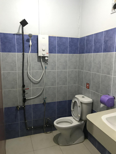 Bathroom 5, RTMS Guesthouse Semporna, Semporna