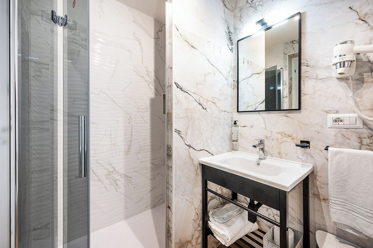 Bathroom 5, Colonna Inn, Roma