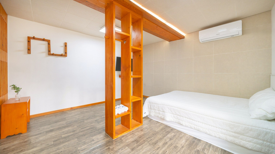 Bedroom 3, Goseong Haemaji Pension, Goseong