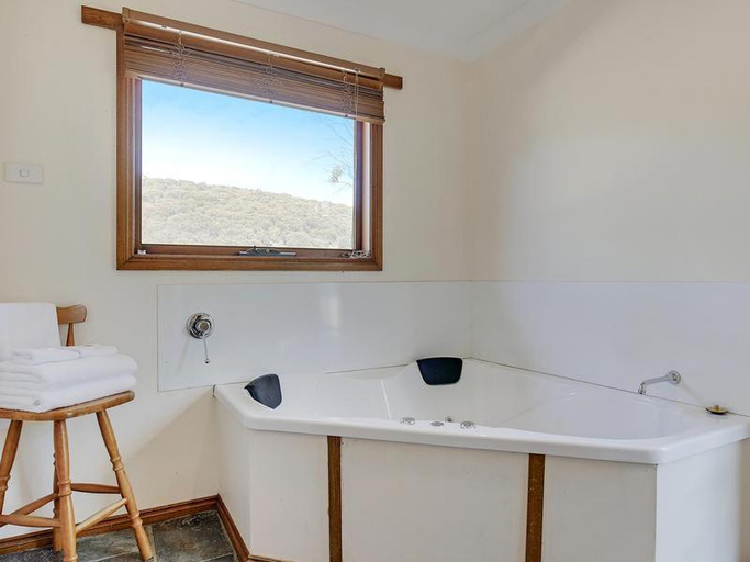 Others 5, Steeles Island Retreat, Sorell