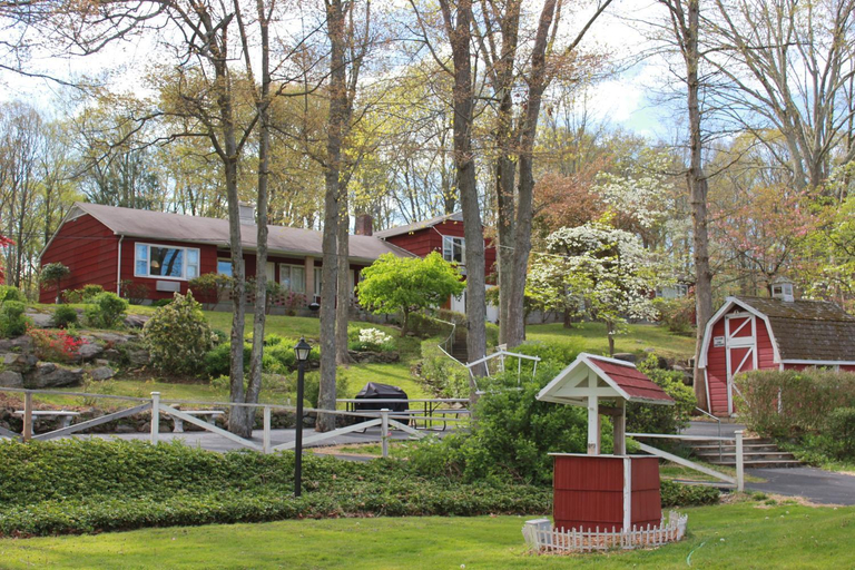 Exterior & Views 1, Heidi's Inn, Putnam