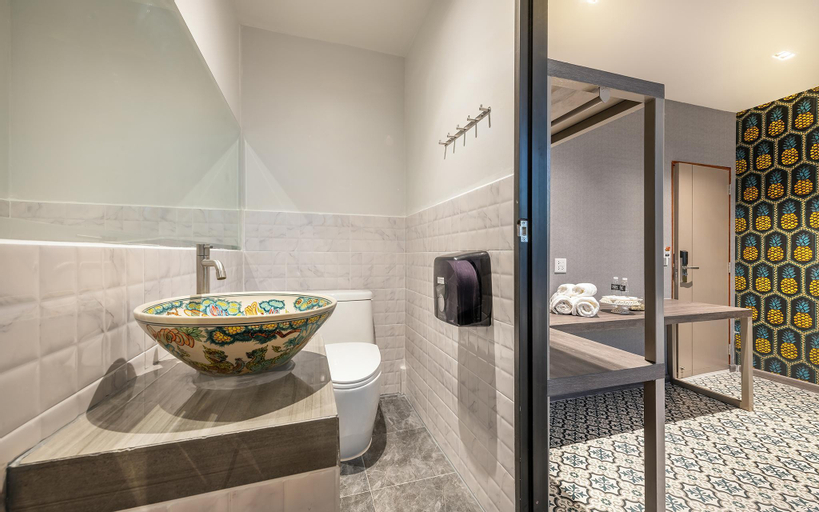 Bathroom 7