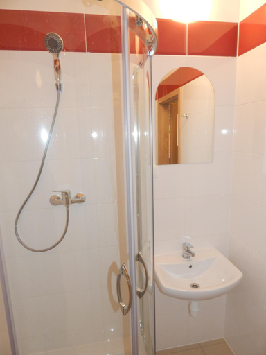 Bathroom 4, Hostel Wolka Kosowska z prywatnymi lazienkami, Piaseczno