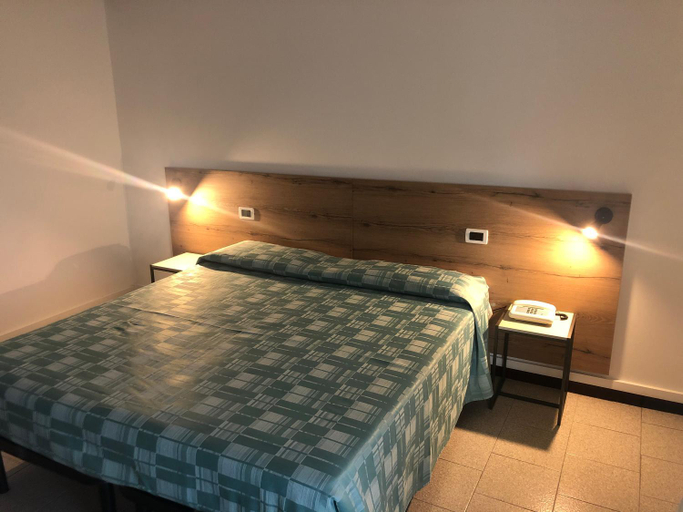Bedroom 2, Albergo Ristorante La Greppia, Massa Carrara