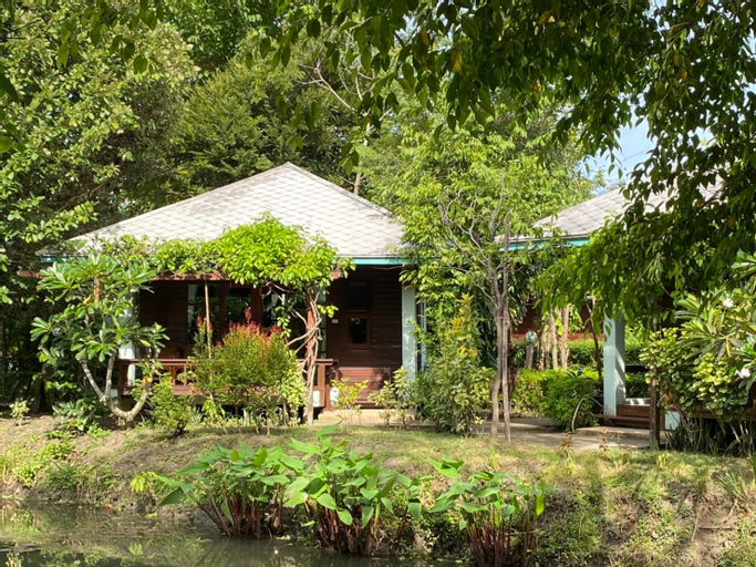 Exterior 21