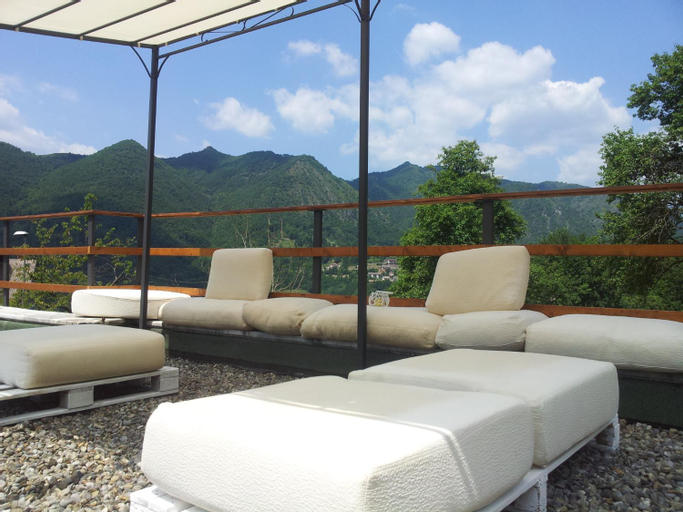 Exterior & Views 21