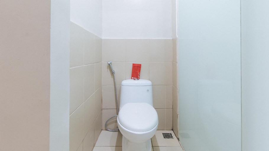 Bathroom 11