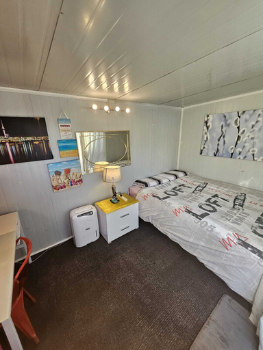 Bedroom 3, waterview Room and cabin, Waitakere