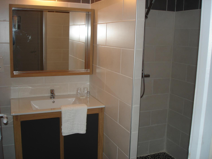 Bathroom, Auberge des Myrtilles, Haute-Loire