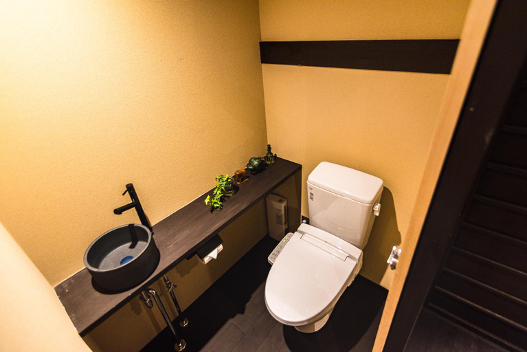 Bathroom 3, Kyokoi Kiyomizugojo, Kyoto