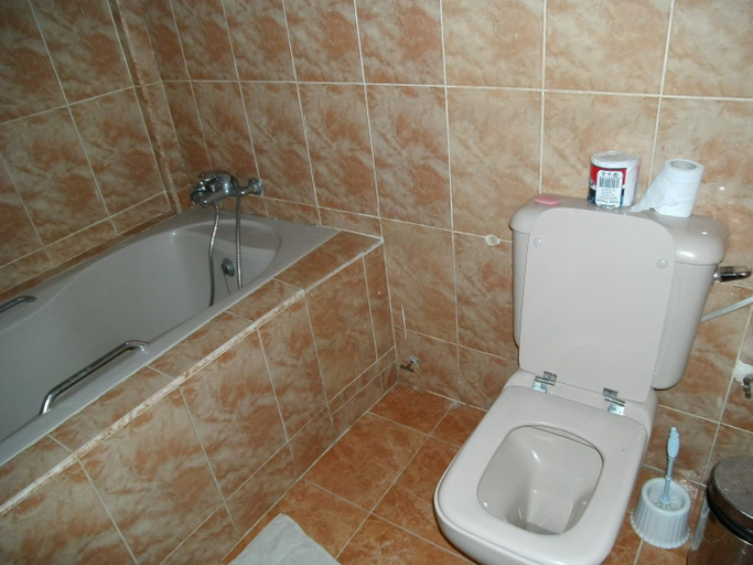 Bathroom 3, Pemicsa Hotel Accra, Tema