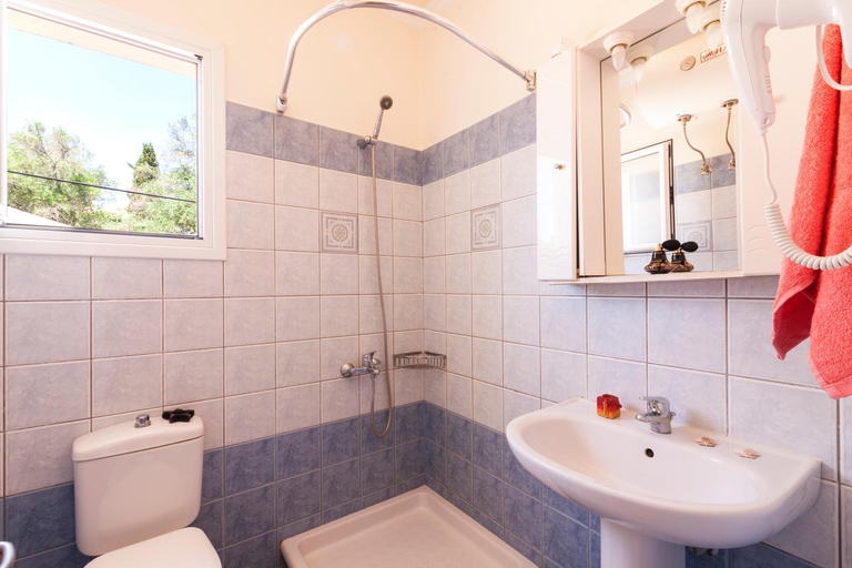 Shower 2, Georgia's Apartments, Ipsos - Complex S, Ionian Islands