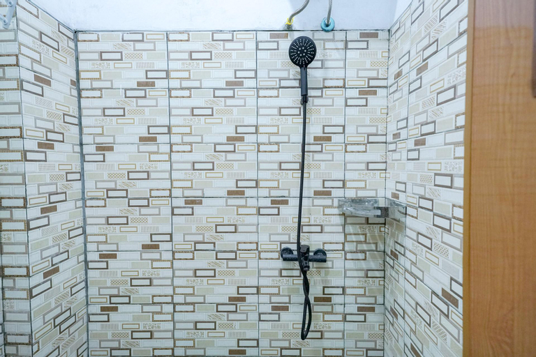 Bathroom 18