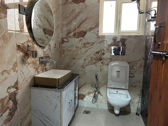 Bathroom 4, Hotel Resonance Exotic, Srinagar