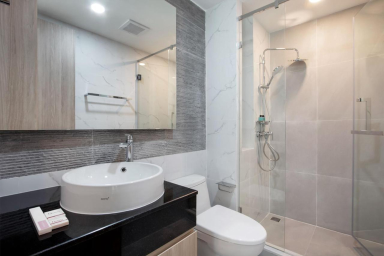 Bathroom 5, Aquila Hotel Bangkok, Wattana