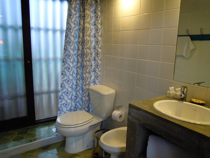 Bathroom 2, La Atrevida, n.a523
